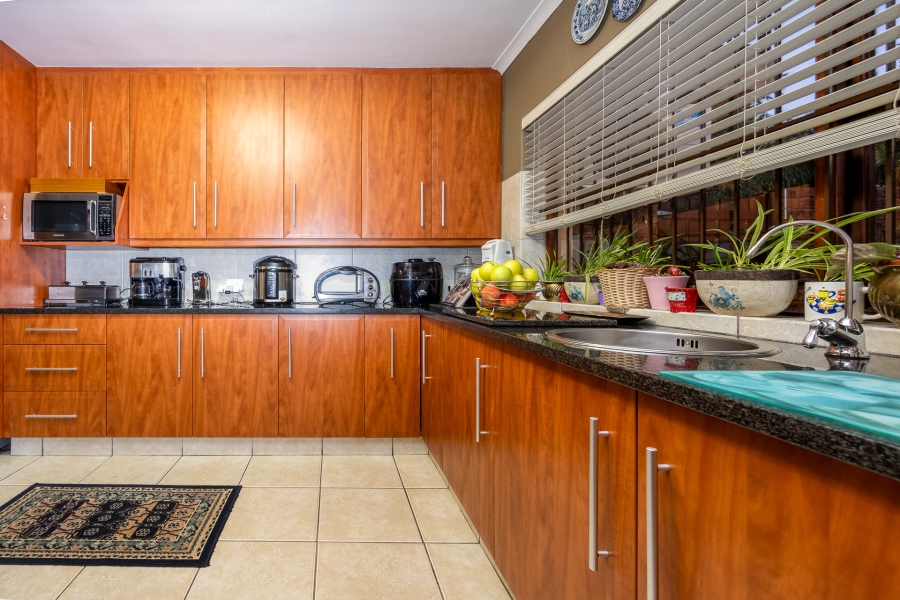 6 Bedroom Property for Sale in Eversdal Western Cape